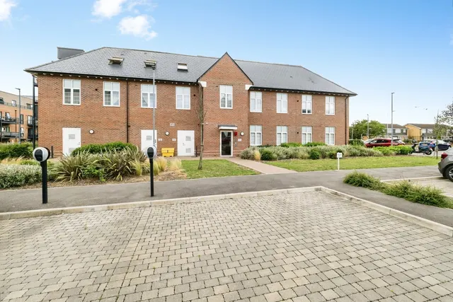Whittle Drive, Hornchurch, RM12, photo 1