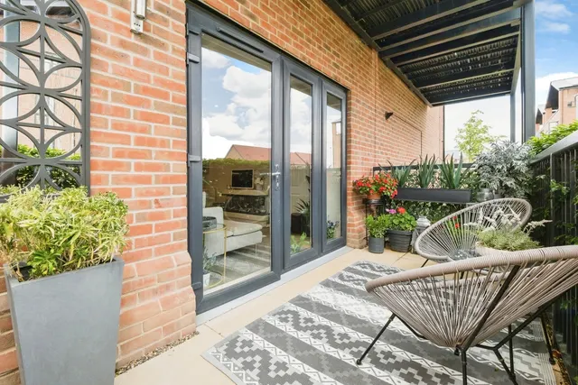 Photo 2 — Whittle Drive, Hornchurch, RM12