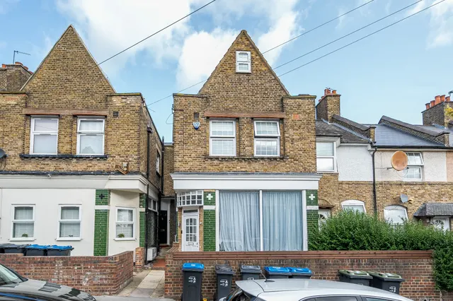 Room 2, 80A Newlands Road, London, photo 1