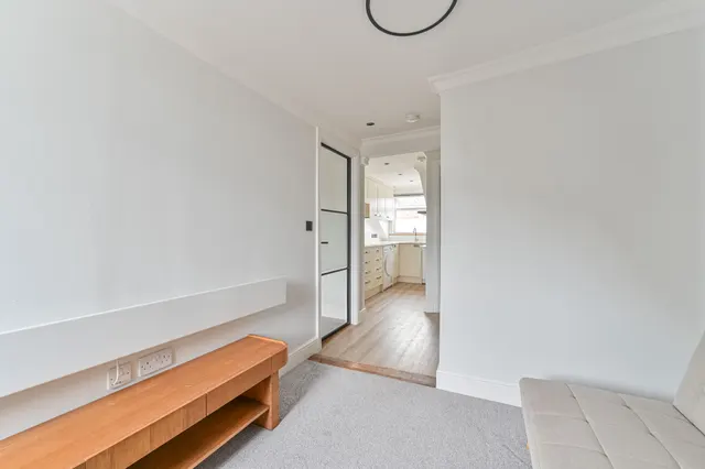Photo 3 — 1a Ridsdale Road, London
