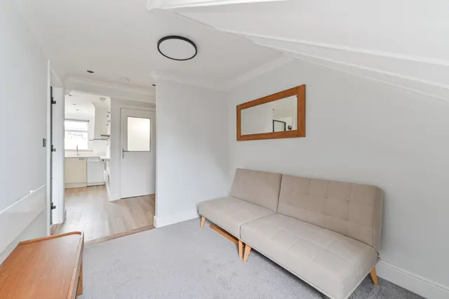 Photo 2 — 1a Ridsdale Road, London