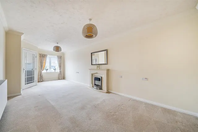 West Street, Newbury, RG14, photo 3
