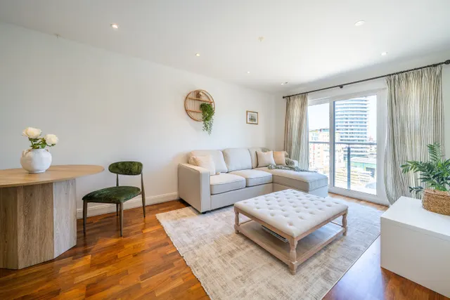 Photo 2 — 4 Holman Road, London, SW11