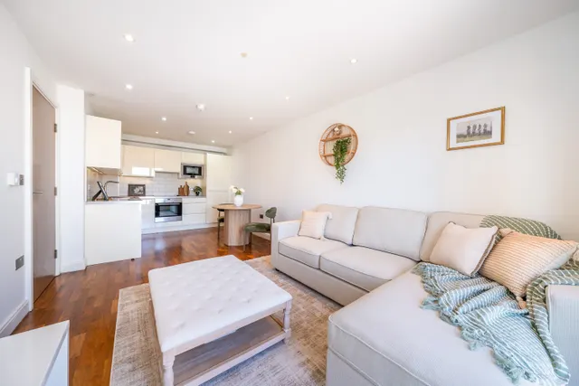 4 Holman Road, London, SW11, photo 1