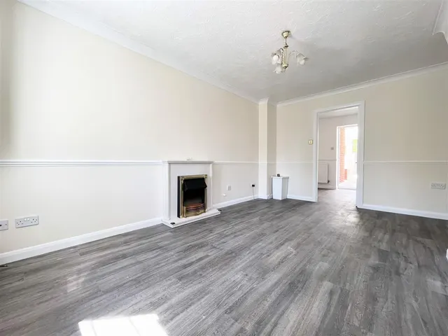 Photo 2 — Jenkyns Close, Botley