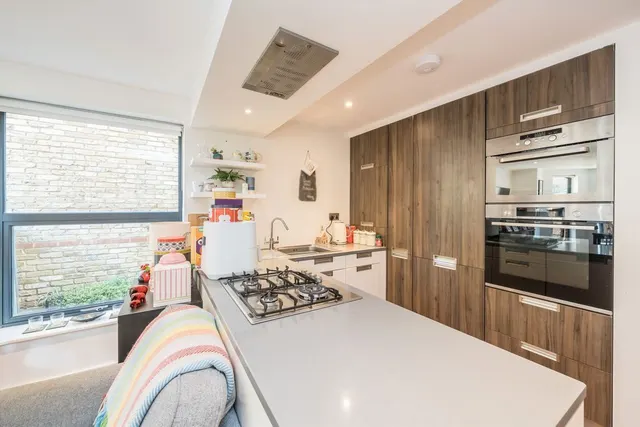 Coleshill Road, TW11, photo 3