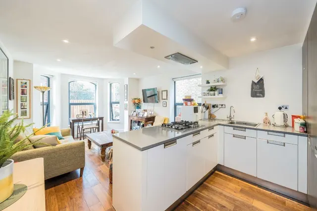 Coleshill Road, TW11, photo 2