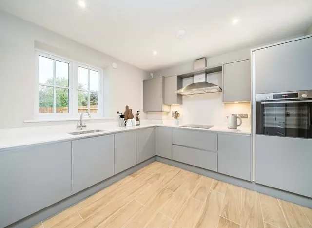 Orchard Road, Chessington, KT9, photo 3