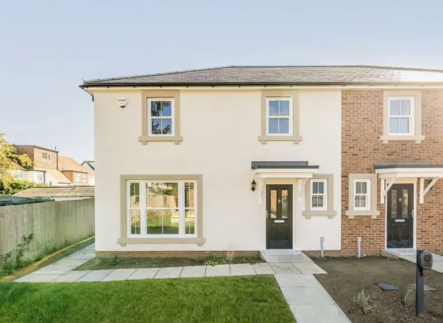 Orchard Road, Chessington, KT9, photo 2