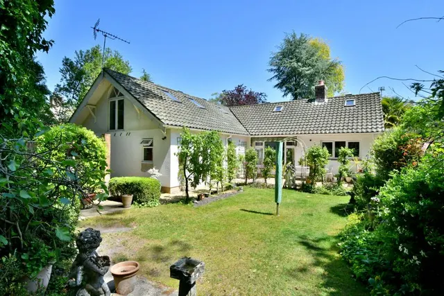 Quarry Close, Colehill, BH21, photo 1