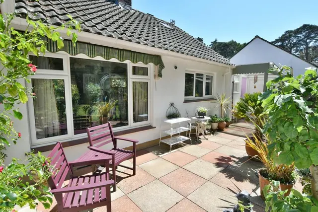 Quarry Close, Colehill, BH21, photo 2