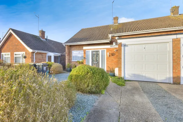 Barker Close, Rushden, photo 1
