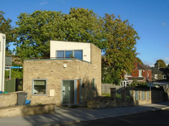 Fox Hill Crescent, Sheffield, photo 1