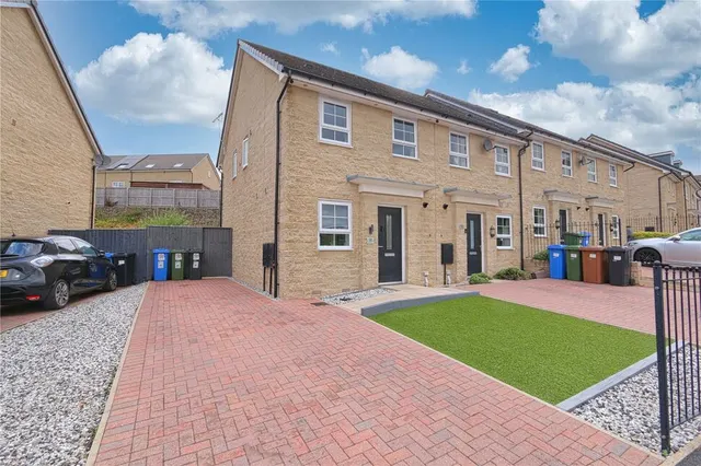 Fields Farm Road, Hyde, SK14, photo 1