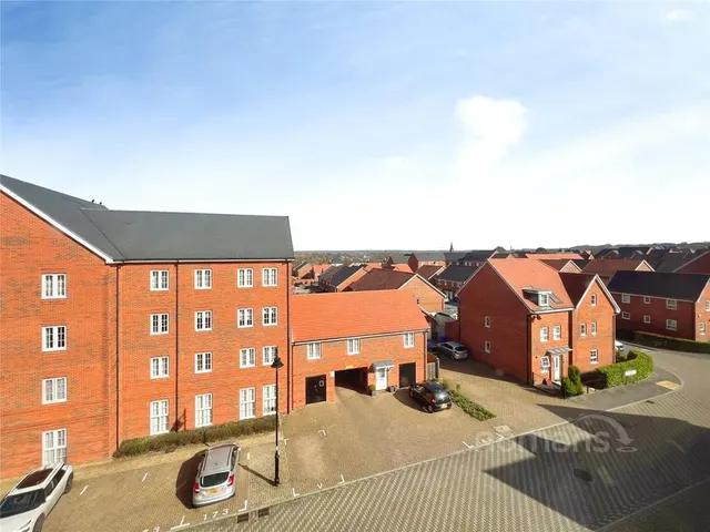 Charteris Close, Wellesley, GU11, photo 1