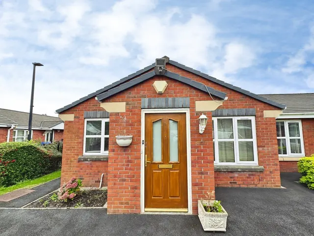 Dahlia Close, Burnage, M19, photo 1