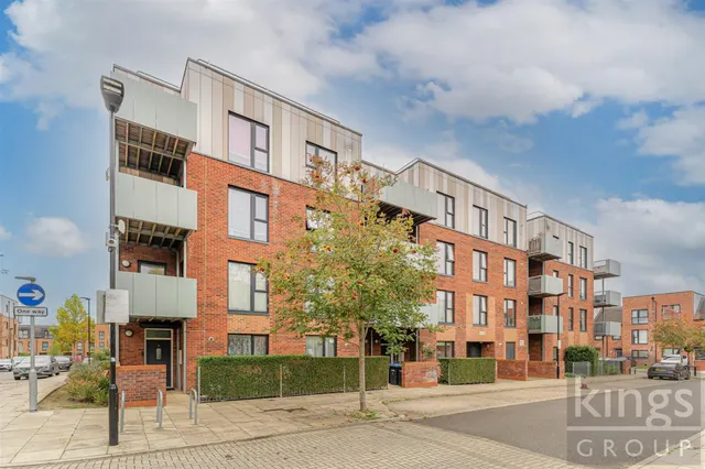 Canning Square, Enfield, photo 1