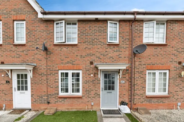 Photo 2 — Frobisher Gardens, Chafford Hundred, Grays, Essex, RM16