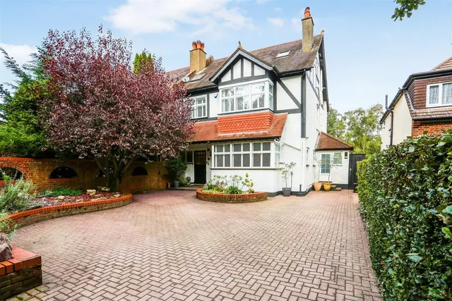 Dower Avenue, Wallington, SM6 0RG, photo 1