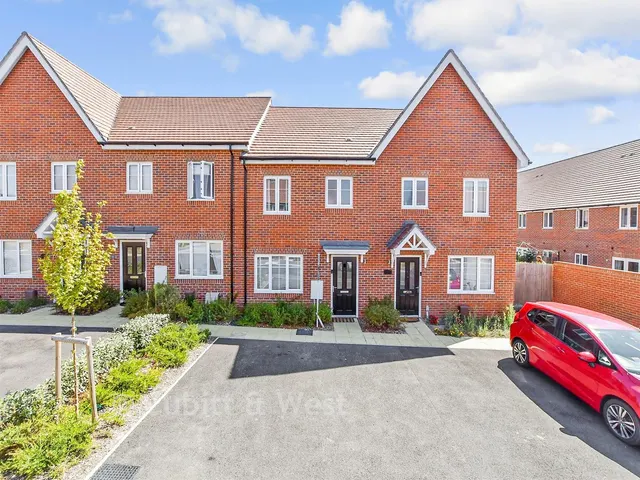 Whitegate Way, Chichester, PO19, photo 1