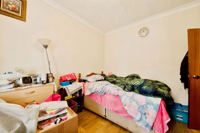 Photo 3 — Albany Road, ROMFORD, Essex, RM6