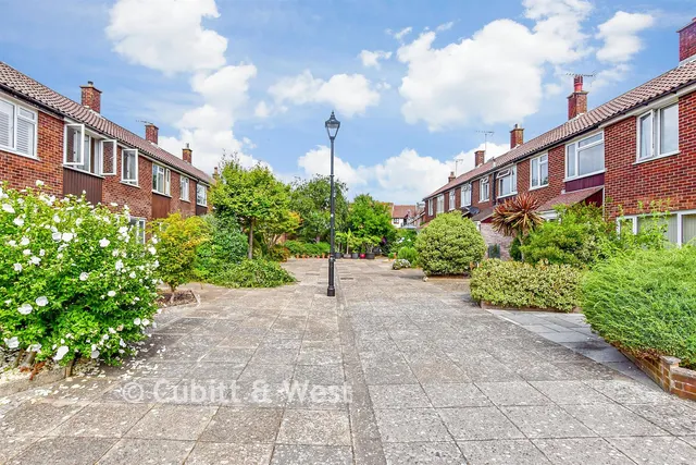 St. Thomas's Court, Portsmouth, PO1, photo 2