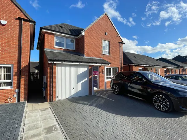 Cruck Barn Road, Penistone, photo 1