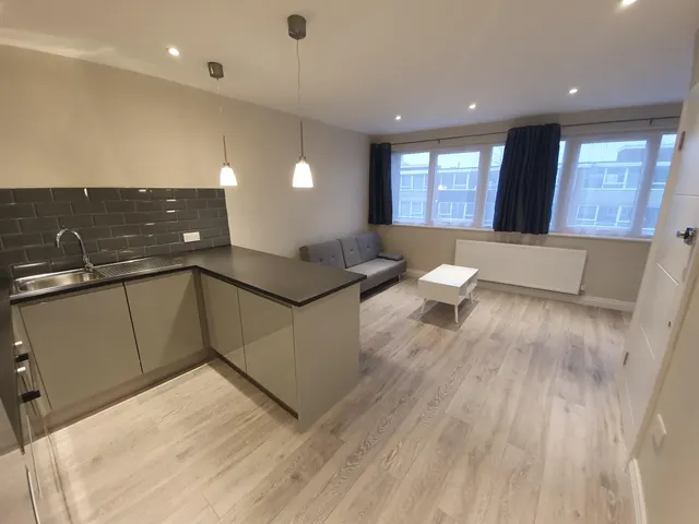 High Street North, LU6, photo 3