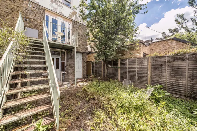 Photo 2 — Flat 1, 334 Wandsworth Bridge Road, London