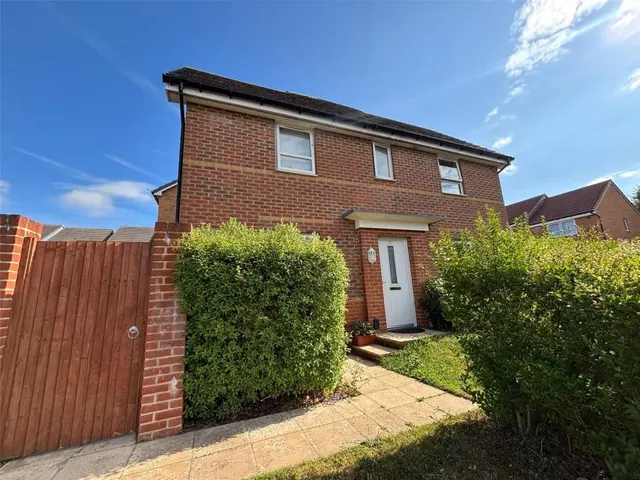 Dormouse Drive, Newport, PO30, photo 1