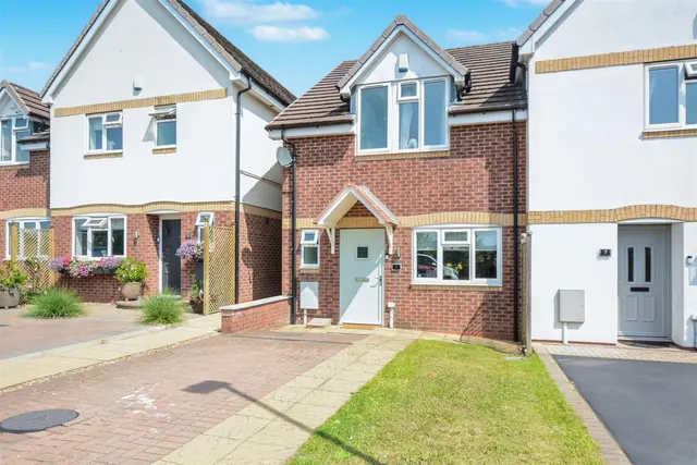 Festival Crescent, Trowell, NG9, photo 1