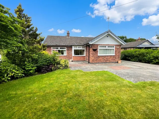 Lach Dennis, Northwich, photo 1