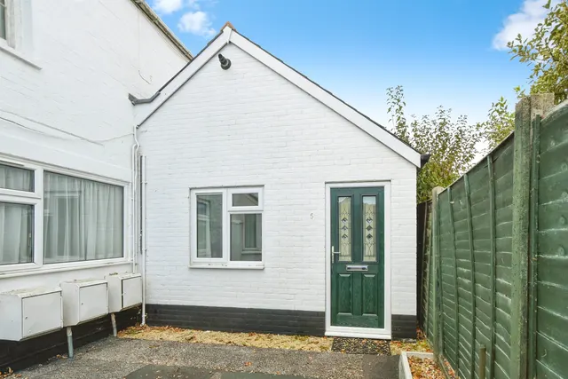 London Road, Marlborough, photo 1