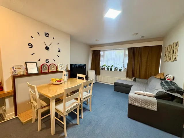 Parkfield Close, Edgware, photo 2