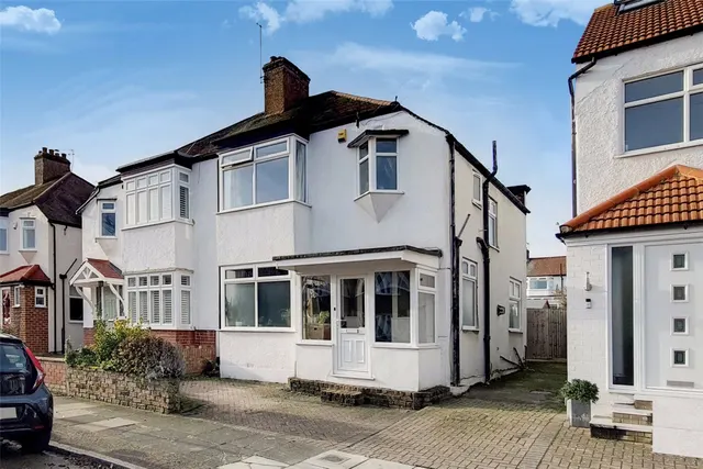 Godfrey Avenue, Twickenham, TW2, photo 1