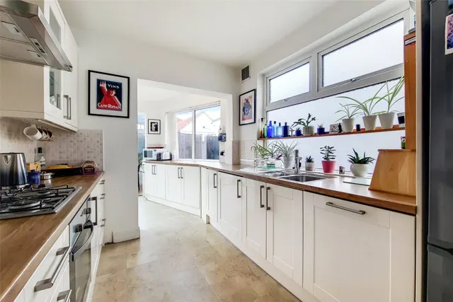 Godfrey Avenue, Twickenham, TW2, photo 2
