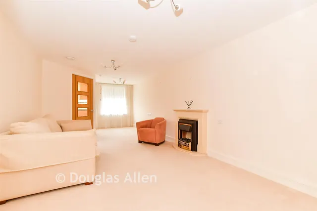 High Street, Ongar, CM5, photo 3