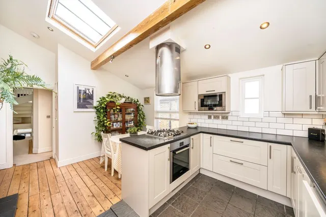 Burnbury Road, SW12, photo 2