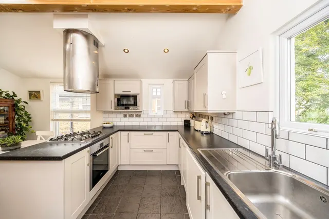 Burnbury Road, SW12, photo 3