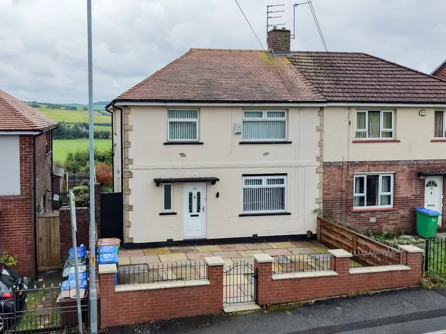 Hill Top Drive, Rochdale OL11 2RZ, photo 1