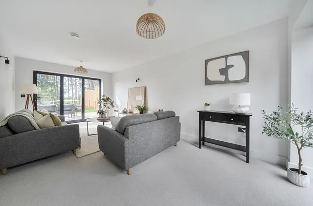 Knowle Lane, Horton Heath, SO50, photo 2