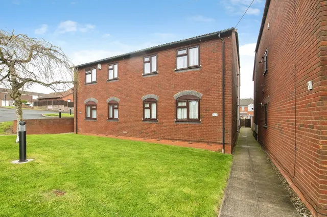 The Pineways, Oldbury, B69, photo 1