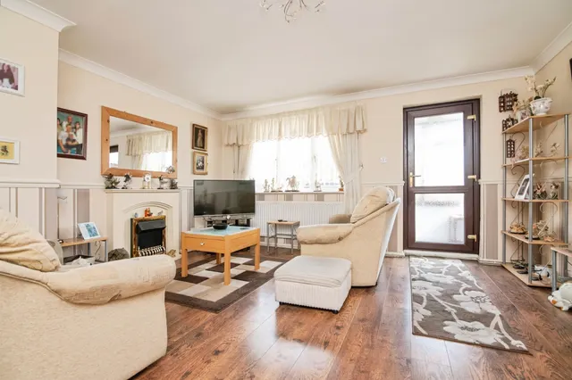 The Pineways, Oldbury, B69, photo 2