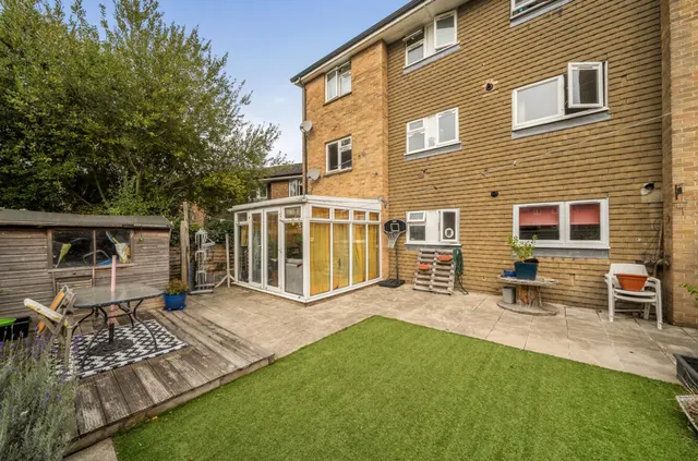 Swanfield Drive, Chichester, PO19, photo 1