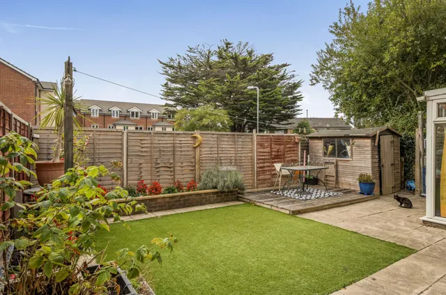 Swanfield Drive, Chichester, PO19, photo 2