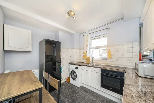 Wandsworth Road, SW8, photo 2