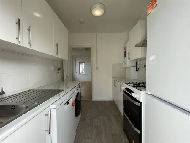 St. Stephens Road, Yiewsley, photo 2