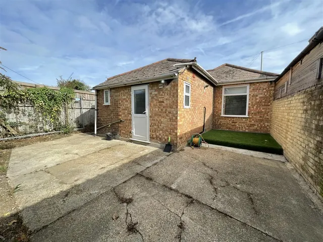 St. Stephens Road, Yiewsley, photo 1