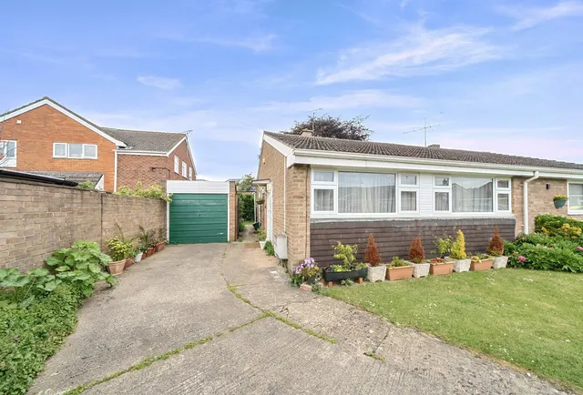 Kayte Close, Gloucestershire, Bishops Cleeve, GL52 8AX, photo 1