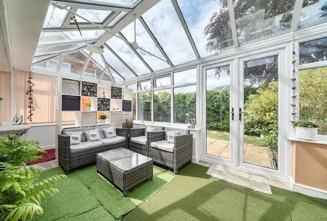 Photo 2 — Kayte Close, Gloucestershire, Bishops Cleeve, GL52 8AX